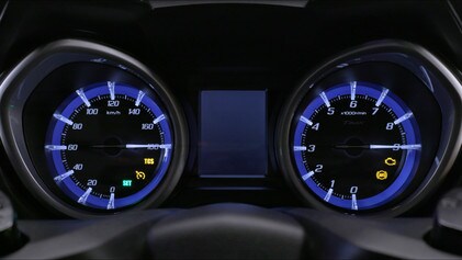 Yamaha TMAX: tutte le funzioni della nuova strumentazione.