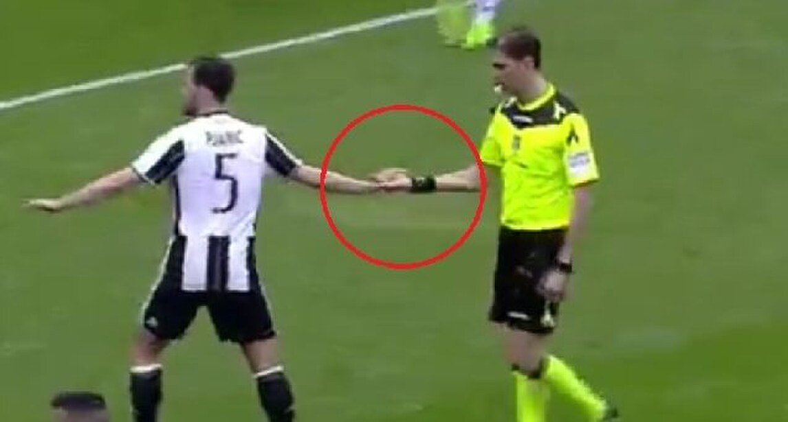 «Pjanic batte il cinque a Tagliavento»: bufera sui social