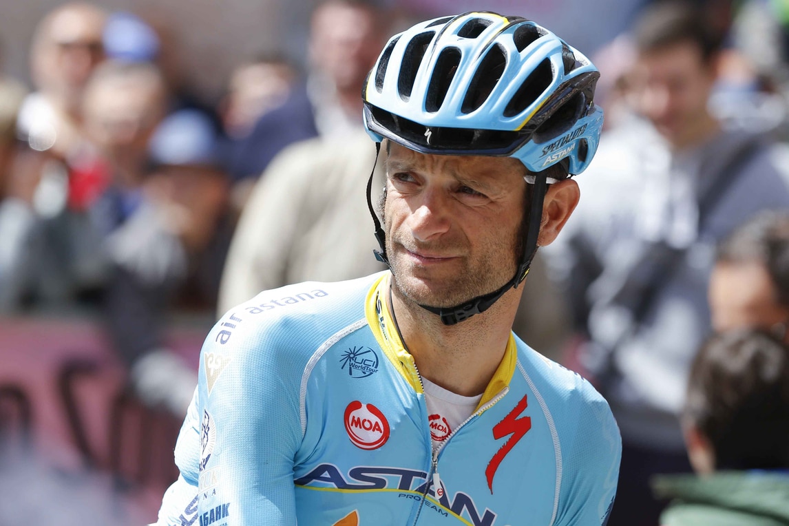 Scarponi: le immagini di un uomo, la storia di un campione