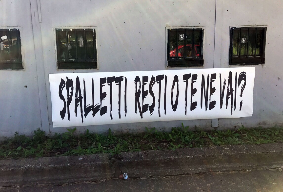 «Spalletti resti o te ne vai?»: striscione a Trigoria