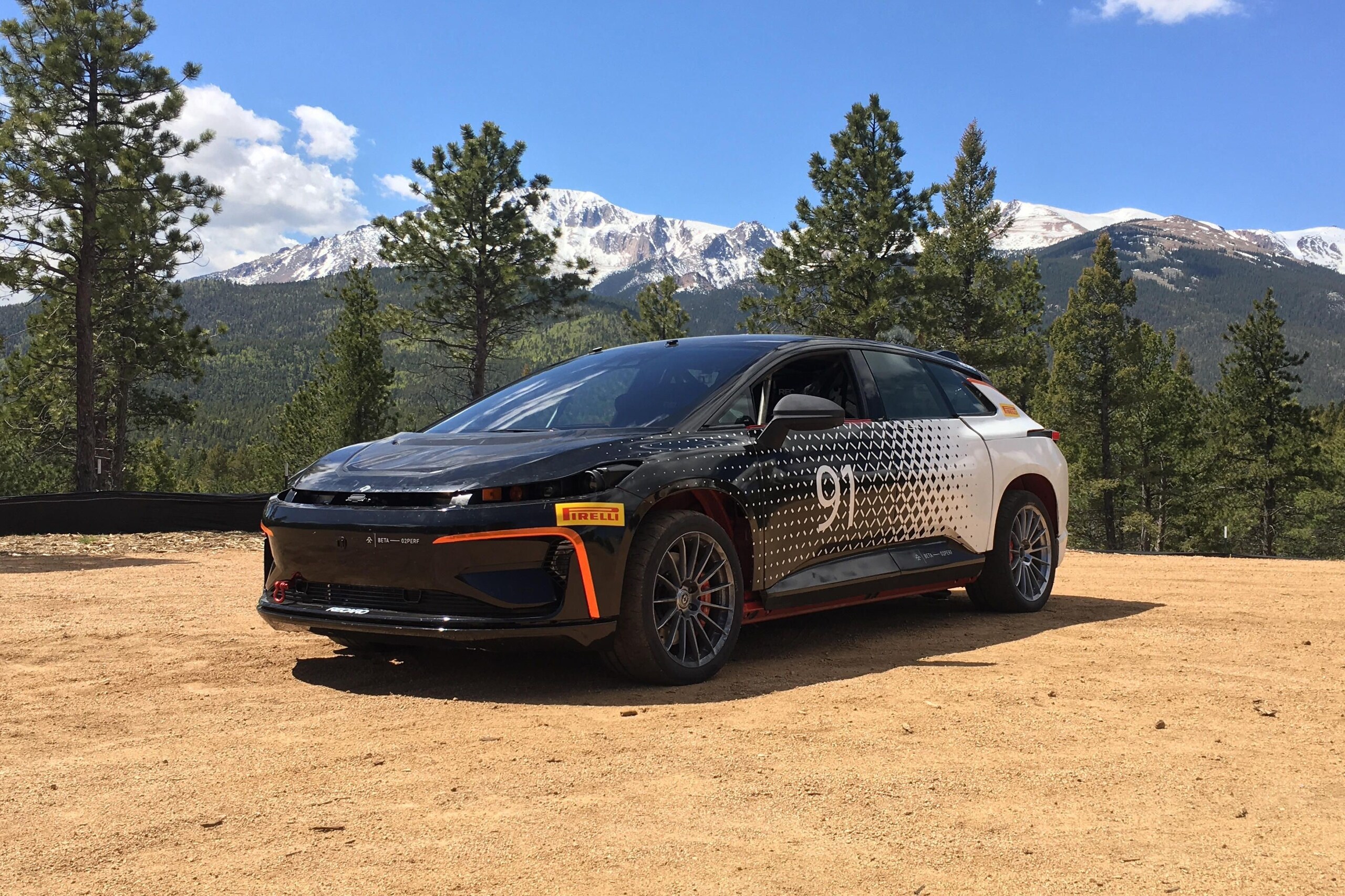 Faraday FF91, l'elettrica da 1000 cv batte anche la Tesla