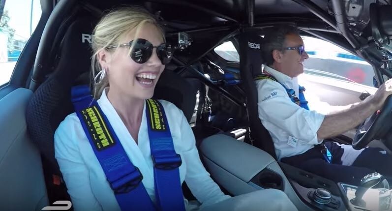 Kate Upton, la top model scende in pista con Bmw