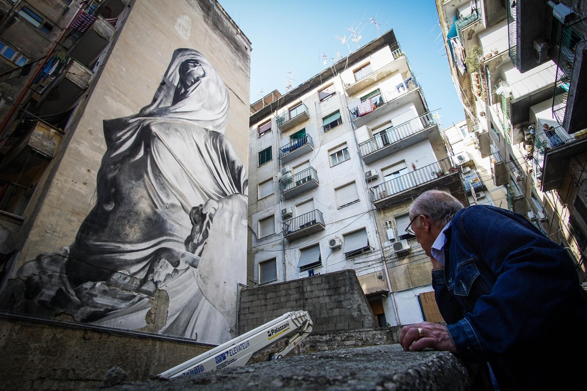 A Napoli Maradona non è più solo: spunta un altro murales