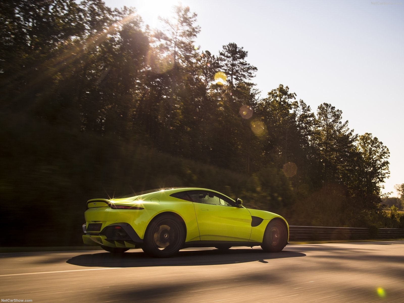Aston Martin Vantage 2018: foto