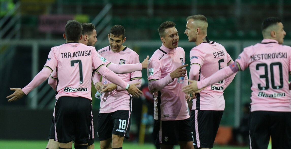 Palermo-Salernitana 3-0: rosanero campioni d'inverno
