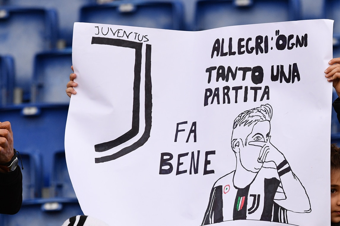 Lazio-Juventus: quanti striscioni per Dybala!