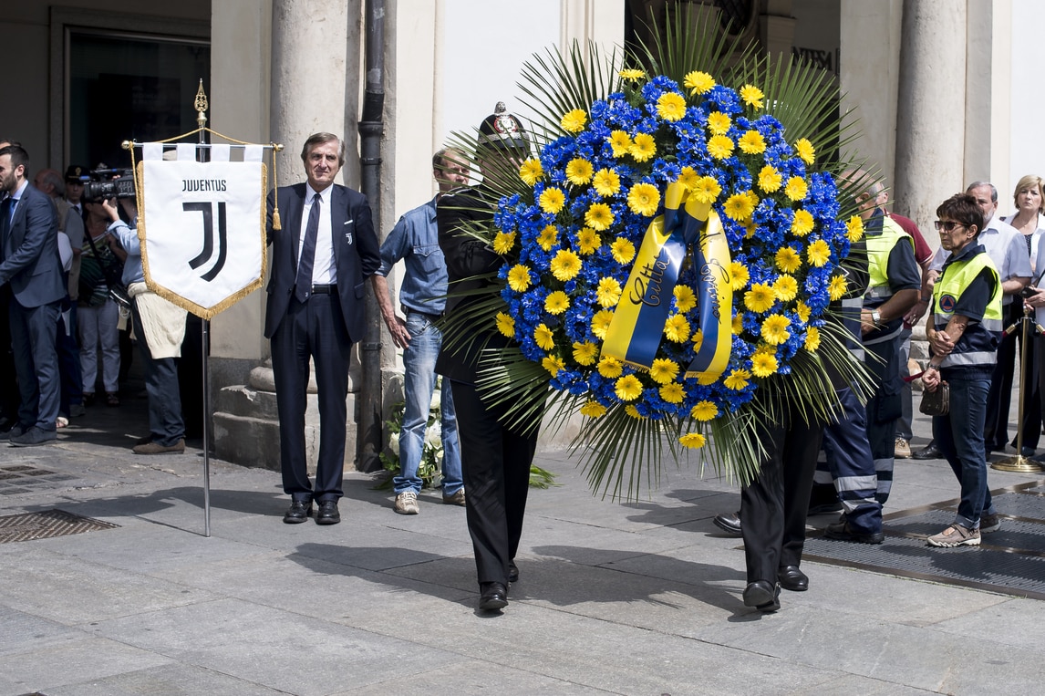 Juventus, corona di fiori in piazza San Carlo per Erika Pioletti