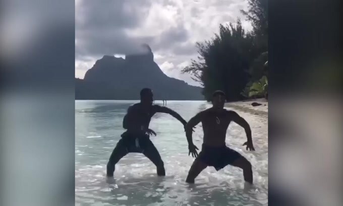 Pogba, haka speciale al mare!