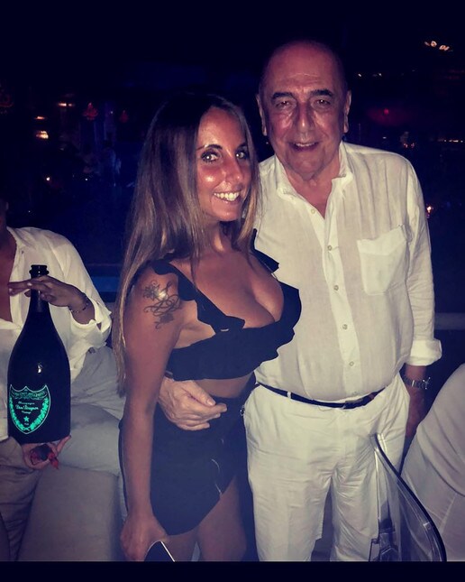 <p>I video dei suoi palleggi sono virali sui social insieme alle sue foto sexy in bikini</p>

