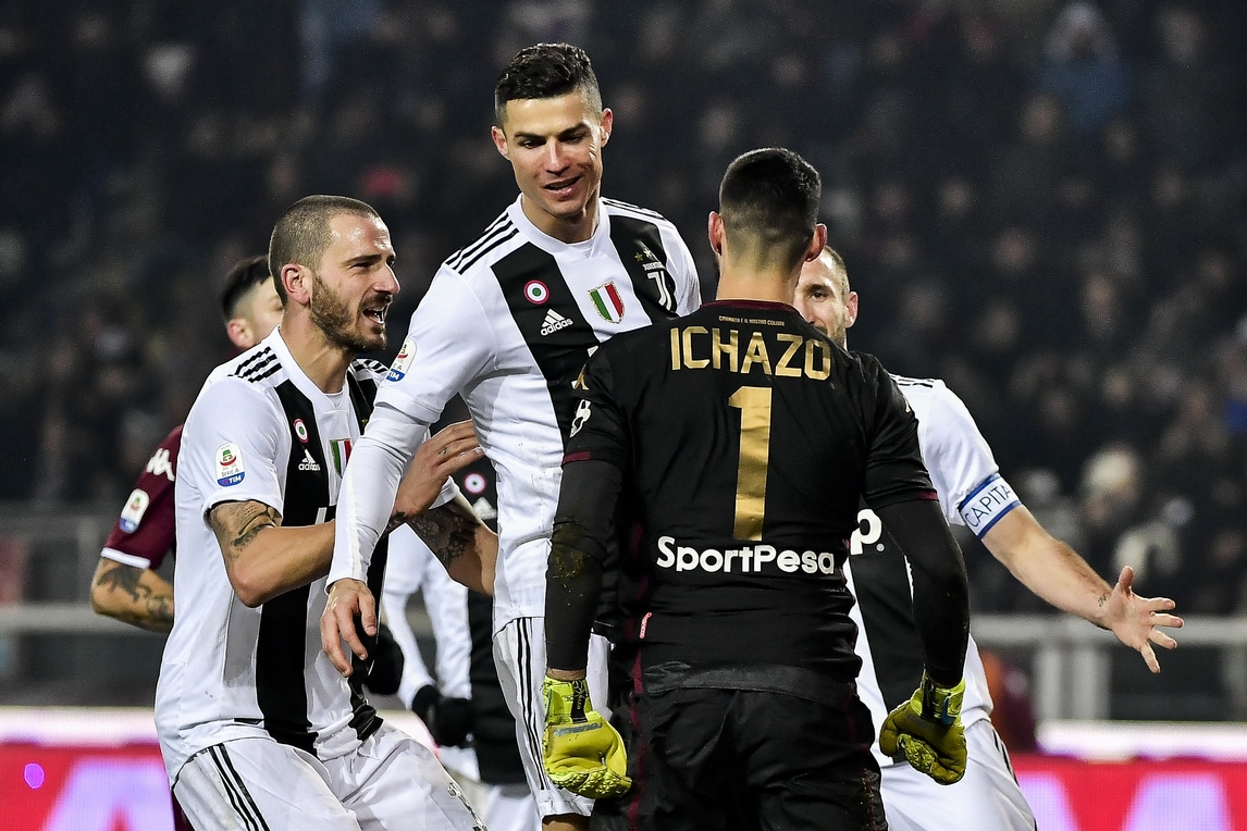 Ronaldo, spallata a Ichazo dopo il rigore: giallo