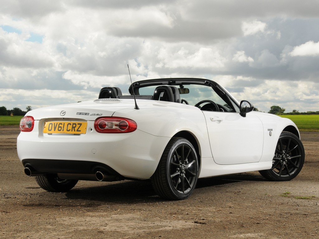 Mazda MX-5: il Roadster più venduto al mondo compie 30 anni
