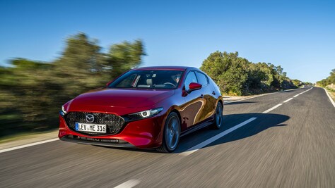 Emozione ibrida su nuova Mazda3: la prova su strada