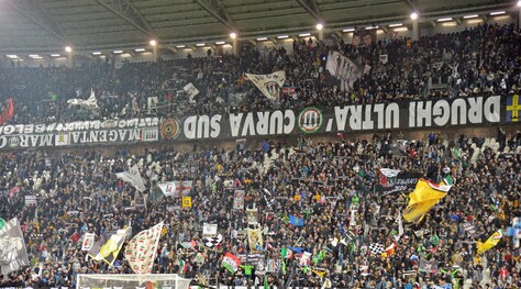Juve, spunta uno striscione fuori l'Allianz: