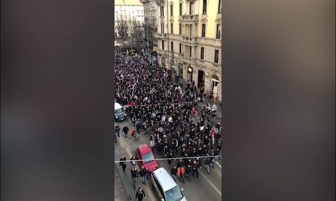 Milano, continua l'invasione dei tifosi dell'Eintracht