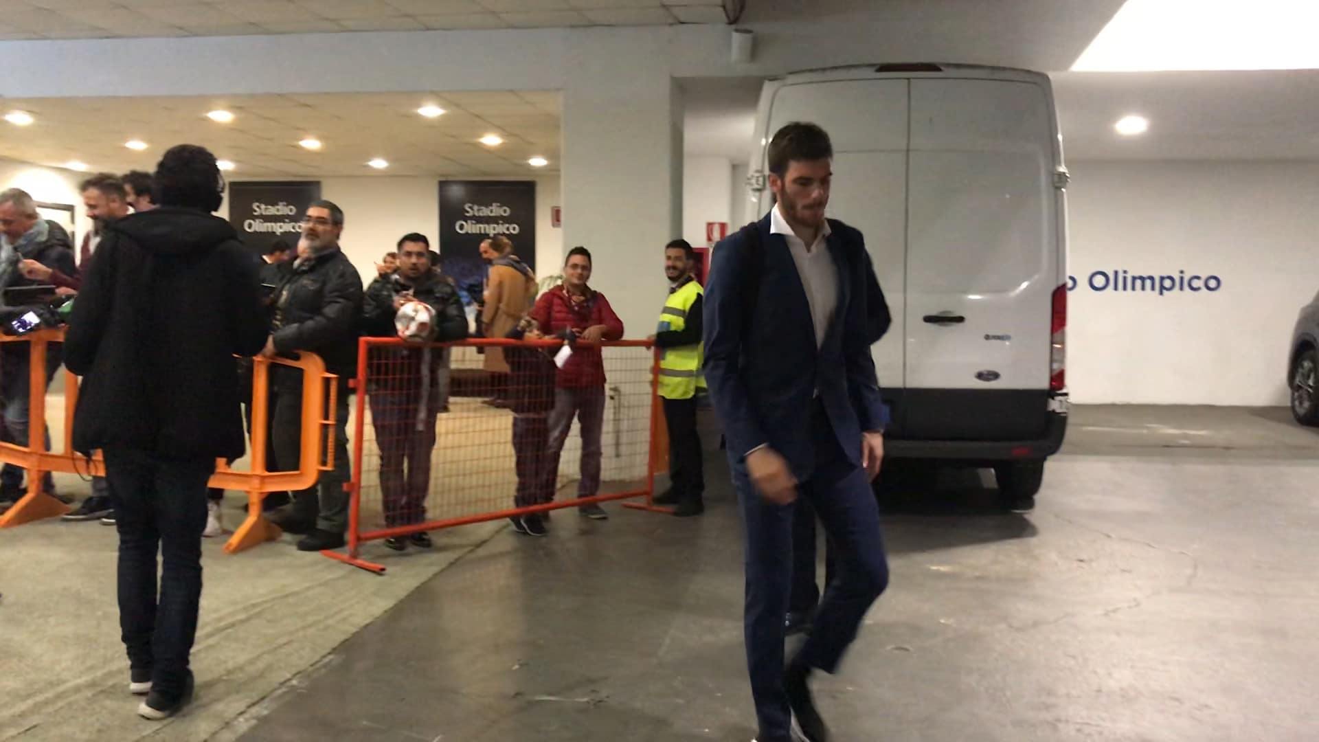Roma, altro problema muscolare: Santon esce dallo stadio zoppicando