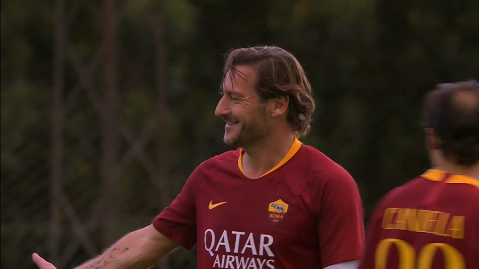 Highlights Roma Legends-Nazionale Piloti 5-5: Totti inventa, Delvecchio segna