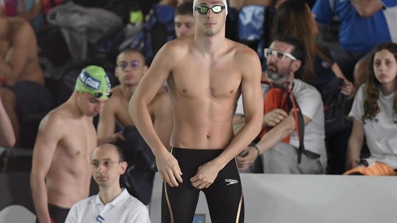 Il campione Europeo Piero Codia alla 12 ore Nuotando con Amore