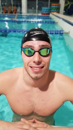 Il campione Europeo Piero Codia alla 12 ore Nuotando con Amore