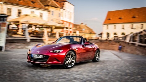 Mazda, la MX-5 diventa ibrida