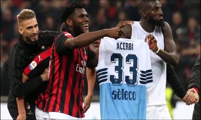 Il Milan patteggia la multa per il gesto su Acerbi