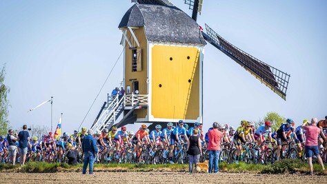 Amstel Gold Race: impresa di Van der Poel, beffati Alaphilippe e Fuglsang
