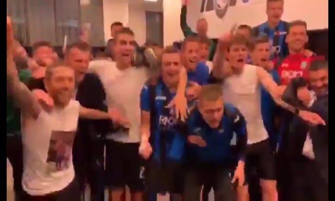 Atalanta, la festa negli spogliatoi