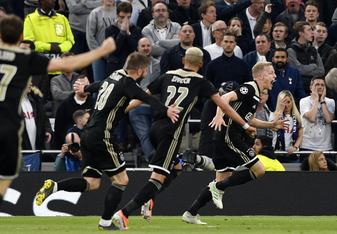 Tottenham, l'orgoglio non basta: Van de Beek lancia l'Ajax