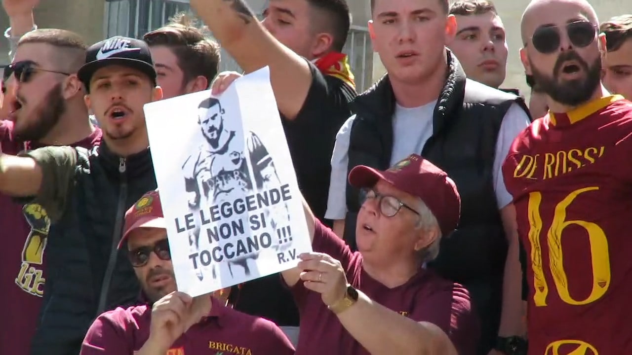 Contestazione Roma, cori della Curva Sud per Daniele De Rossi