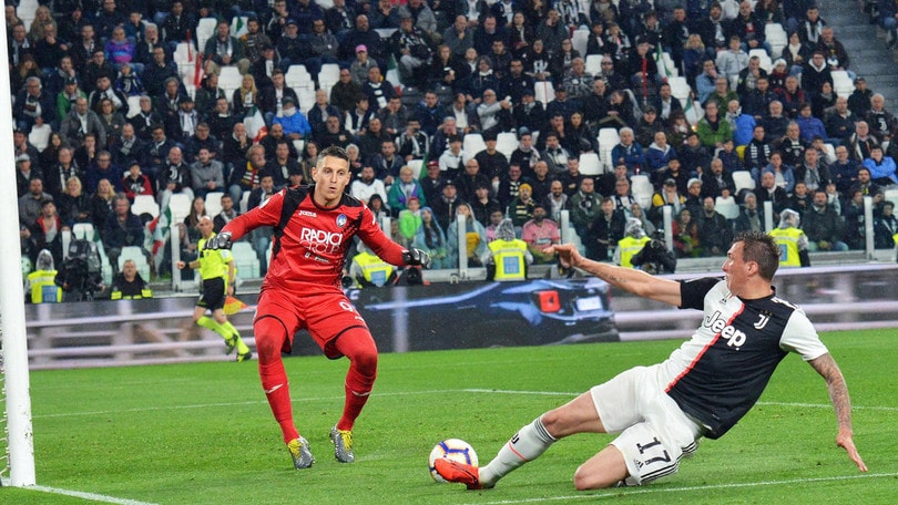Mandzukic "salva" la Juventus. L'Atalanta "vede" la Champions