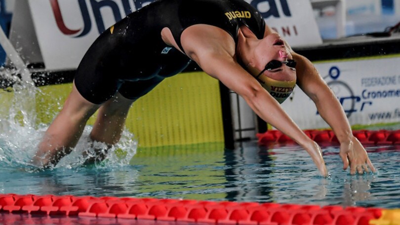 La Campionessa Margherita Panziera alla 12 Ore Nuotando con Amore