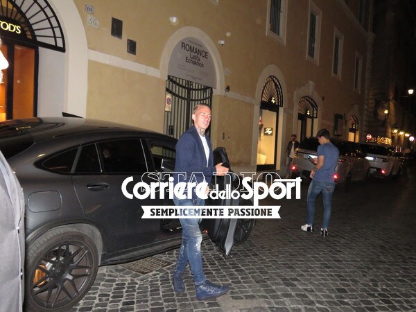 Roma, De Rossi porta la squadra a cena fuori