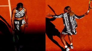 Serena Williams, completo con il mantello al Roland Garros