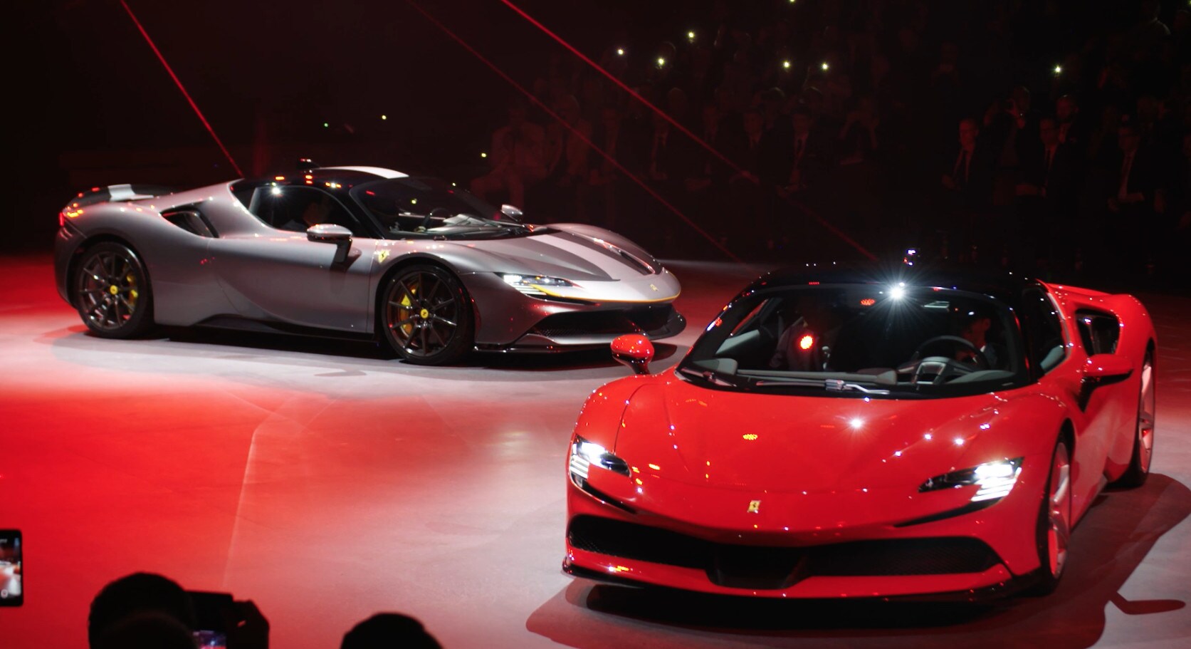 Ferrari SF90 Stradale: la presentazione stellare VIDEO