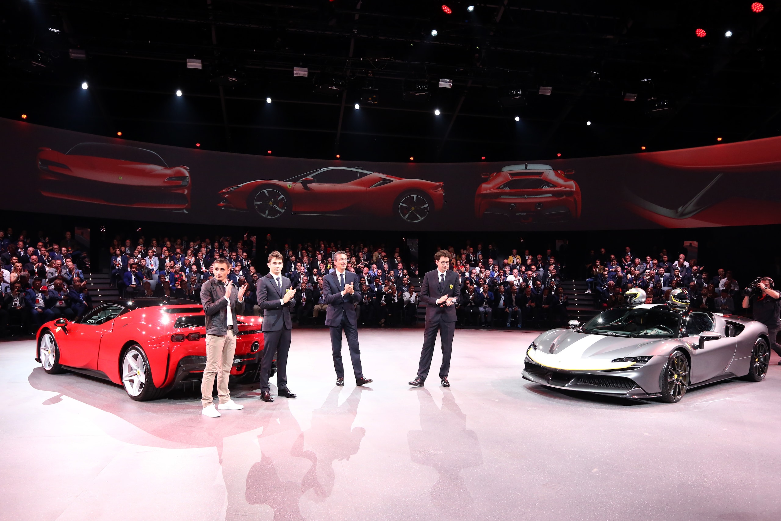 Ferrari SF90 Stradale: la World Première FOTO