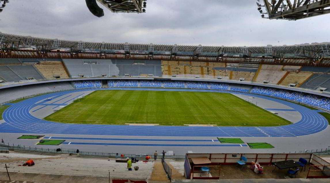 <p>Proseguono i lavori di ristrutturazione dell’impianto di Fuorigrotta in vista delle Universiadi che saranno inaugurate il 3 luglio. Spuntano anche i nuovi seggiolini reclinabili. Il sindaco De Magistris: “Avremo un colpo d’occhio straordinario, questa manifestazione sarà una grande occasione per questa città”</p>
