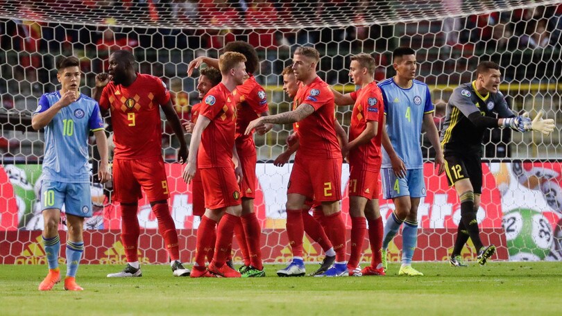 Belgio, è Mertens-show. Castagne e Lukaku completano l'opera