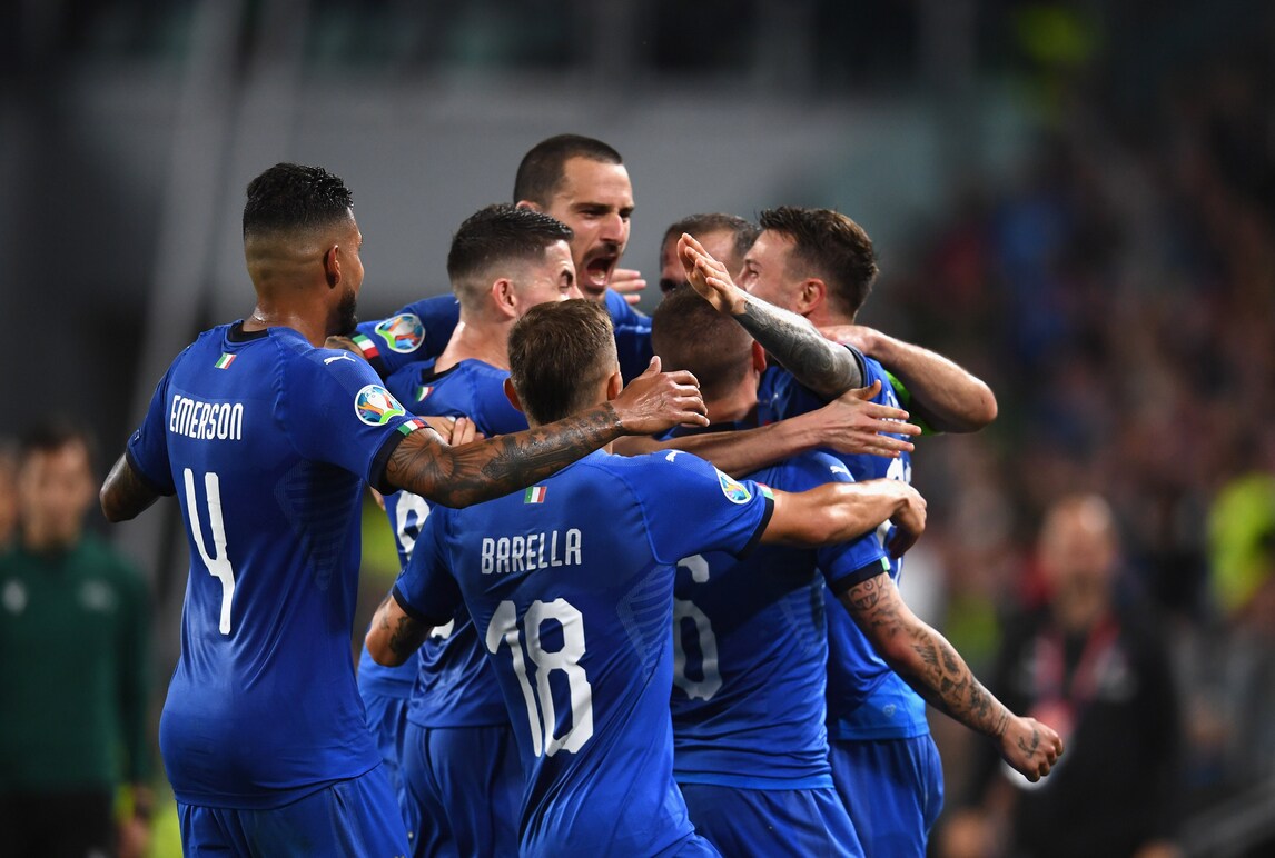 Italia, pazza festa dopo il gol di Verratti!
