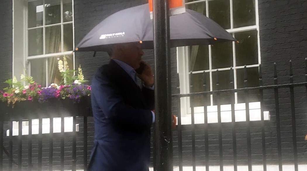Roma, Pallotta a Londra sotto la pioggia