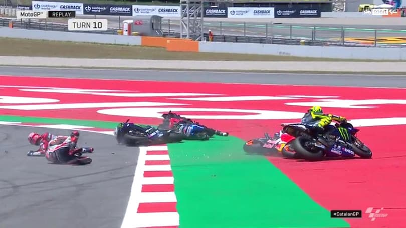Valentino Rossi: "Lorenzo mi ha falciato, ma ha chiesto scusa a tutti"