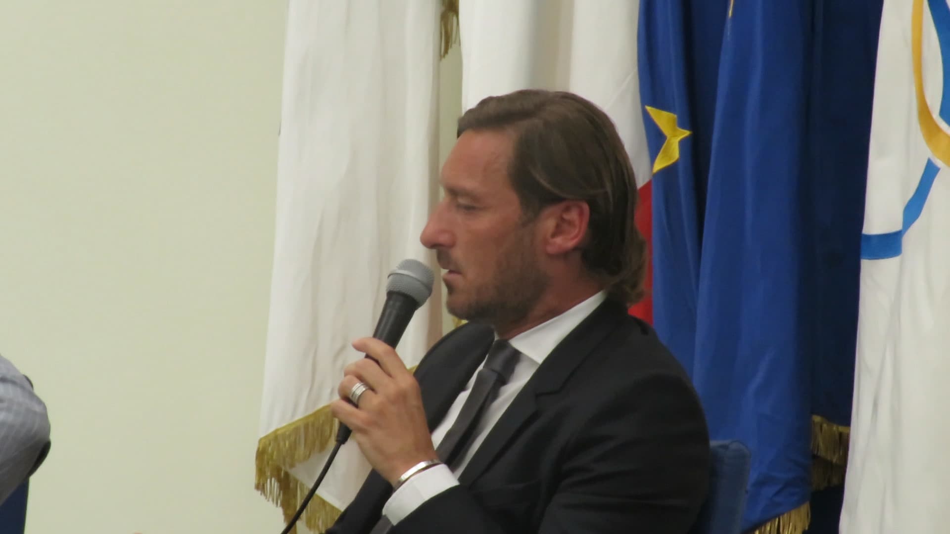 Totti: "Via dalla Roma, ma era meglio morire. Ritorno? Sì, con un'altra proprietà"