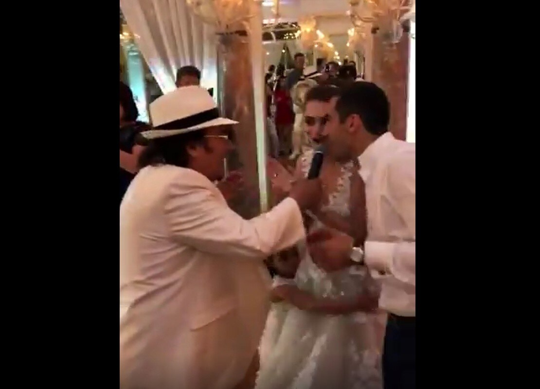 Mkhitaryan, nozze a Venezia: canta "Volare" con Al Bano