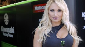 Sbk, motori bollenti a Misano: le ombrelline danno spettacolo