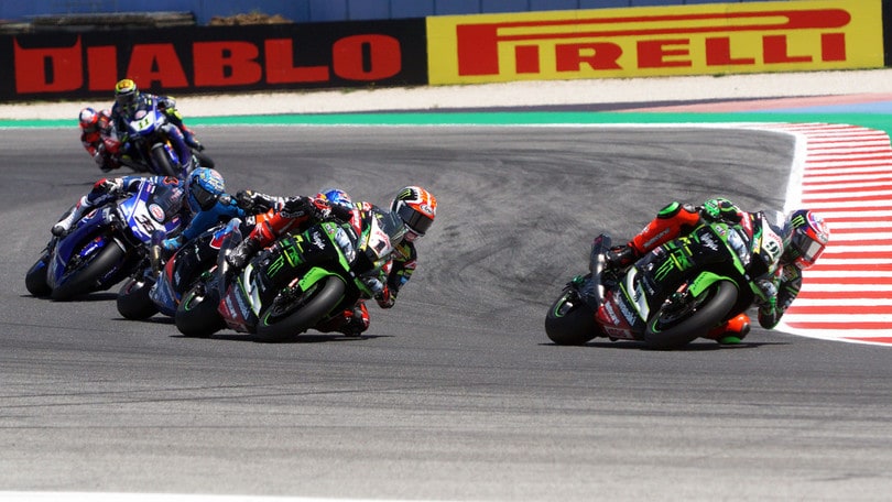 Sbk: Rea vince Gara 1 a Donington, Bautista cade