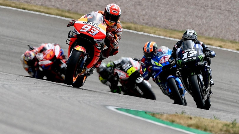 Marquez domina e vince al Sachsenring, Petrucci quarto e Valentino Rossi 8°