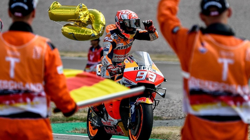 Sachsenring, Marquez trionfa: "Gara incredibile, felice anche per Alex"