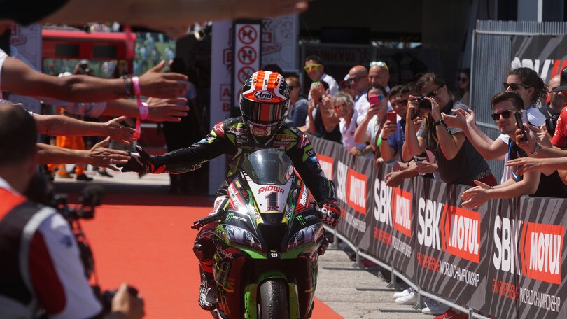 Sbk, Donington: Rea pigliatutto, Bautista terzo in Gara 2