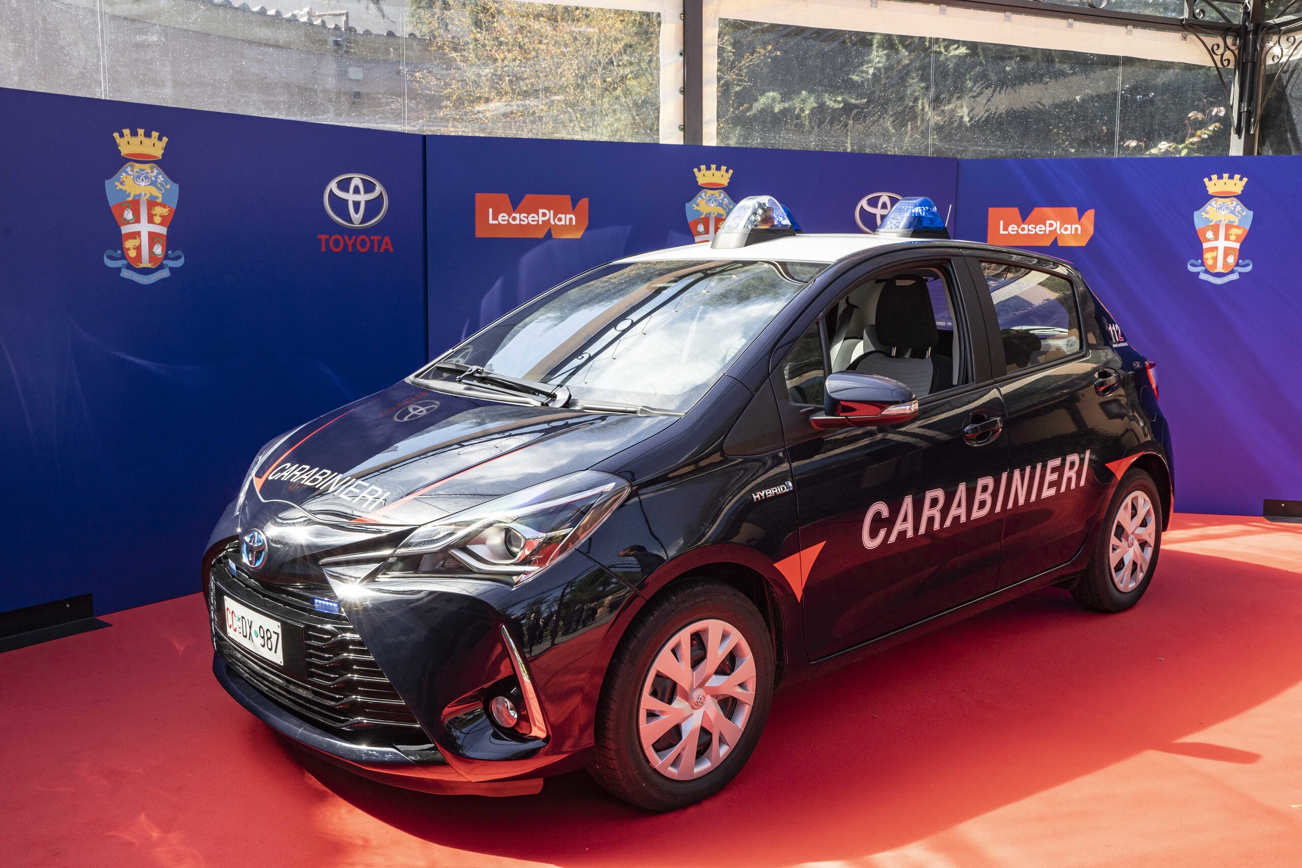 toyota-yaris-hybrid-dei-carabinieri-le-immagini