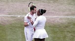 Andy Murray, che bacio con Serena Williams a Wimbledon