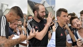 Juventus, le visite mediche: bagno di folla per Cancelo, Higuain e Mandzukic