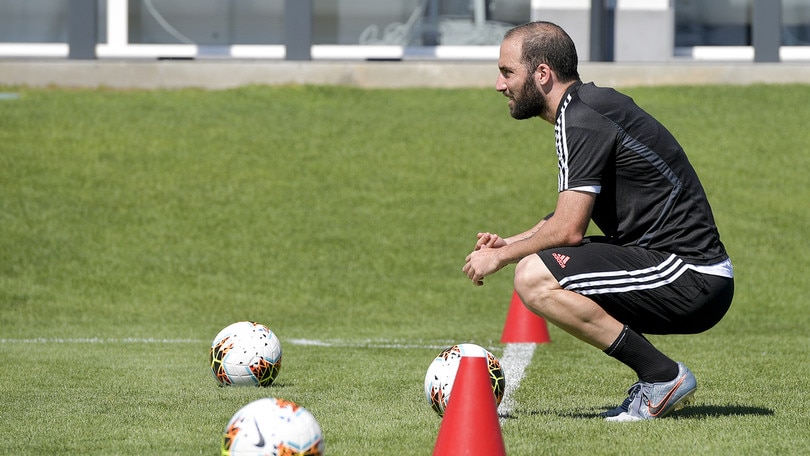 Higuain combatte, ma la Roma lo intriga: ecco lo scenario